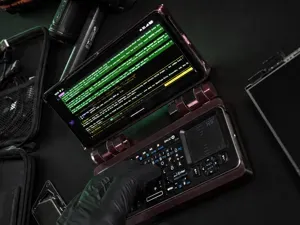 Pixel 6a Cyberdeck mit Rii K06 Tastatur