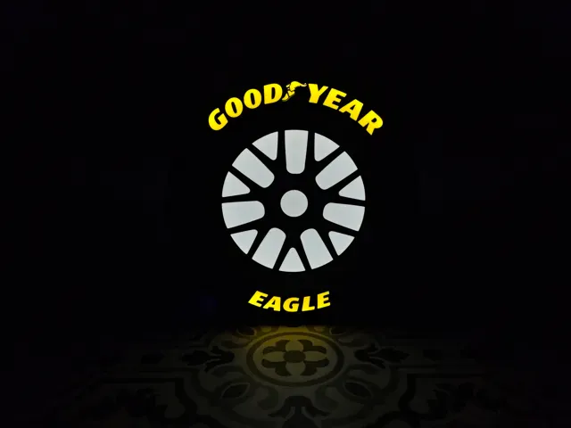 NASCAR Goodyear Tire & Wheel w/ stand LED Lightbox — Фото 2 из 4