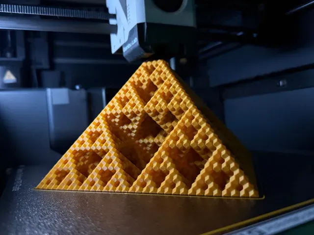 Rhombic Sierpiński Pyramid - Lvl 5 | Vase Mode — Image 3 of 10