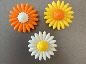 Daisy flower fridge magnet