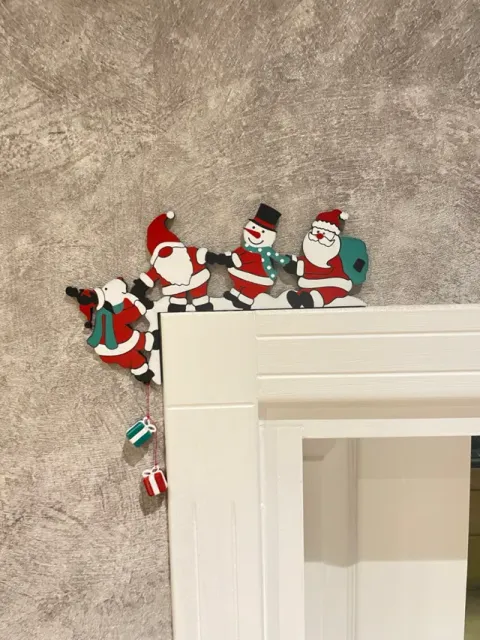 Festive Christmas Door Corner Decoration — Image 3 of 6
