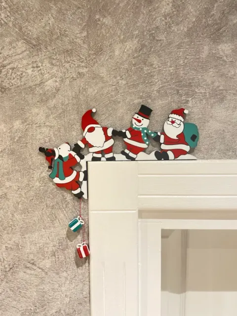 Festive Christmas Door Corner Decoration — Image 4 of 6