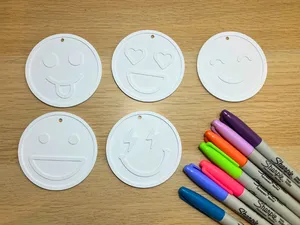 Happy Faces Colouring Set – Hanging Decoration