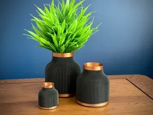 Elegant Japandi vase with copper accent V2