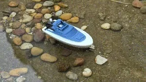 能在水上跑的游艇来啦