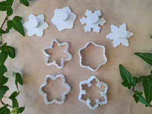 Snowflake Cutter Set – 4 Sizes (30/40/50/75 mm)