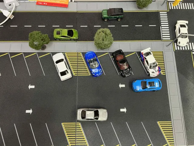 1:64 Diecast EXPANDABLE Angled parking lot - AMS — Фото 6 из 11