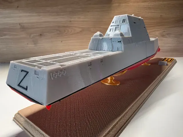 USS Zumwalt DDG-1000 1:350 — Image 6 of 10