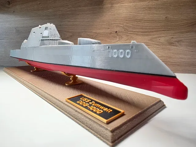 USS Zumwalt DDG-1000 1:350 — Image 2 of 10