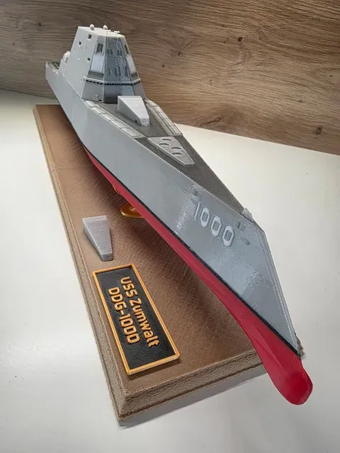 USS Zumwalt DDG-1000 1:350 — Image 9 of 10
