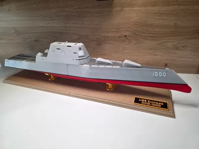USS Zumwalt DDG-1000 1:350 — Image 10 of 10