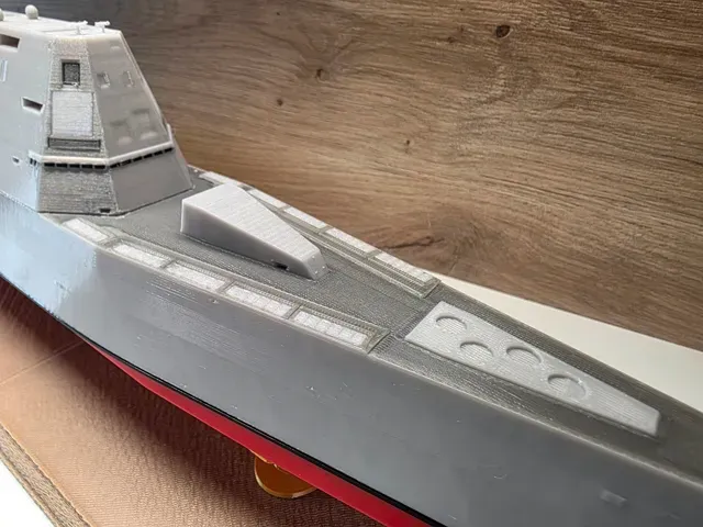 USS Zumwalt DDG-1000 1:350 — Image 8 of 10