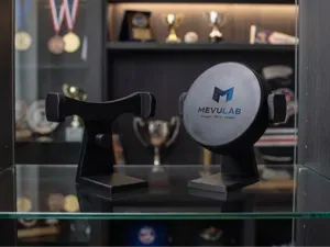Puck Display Stand I Hockey Puck Holder