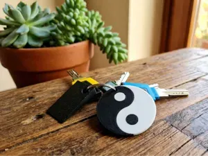 Yin Yang Keychain – Minimalist Symbol of Balance