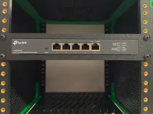 TP-LINK TL-SG105-M2 1U 10" Rack Mount