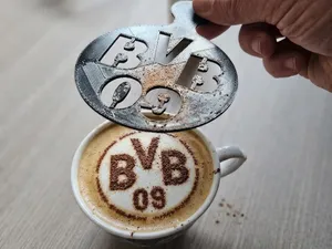 Kaffee-/Getränke-Schablonen Borussia Dortmund