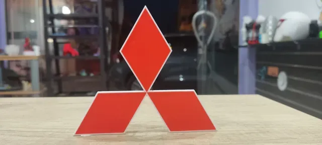 Mitsubishi Lightbox — Image 4 of 5