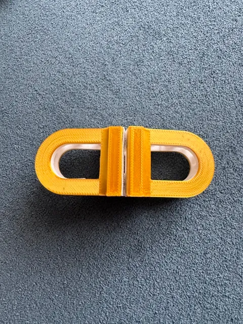 Flat Magnetic Hair Clip (No more head-bumps!) — Image 7 of 9