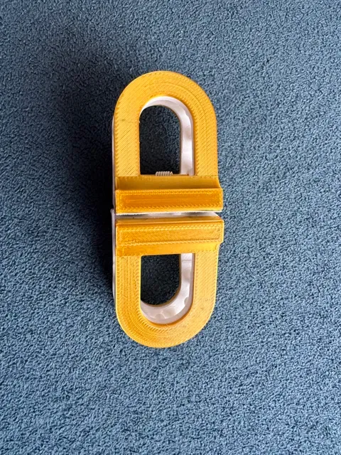 Flat Magnetic Hair Clip (No more head-bumps!) — Image 8 of 9
