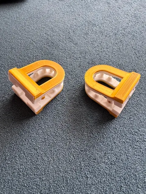 Flat Magnetic Hair Clip (No more head-bumps!) — Image 5 of 9
