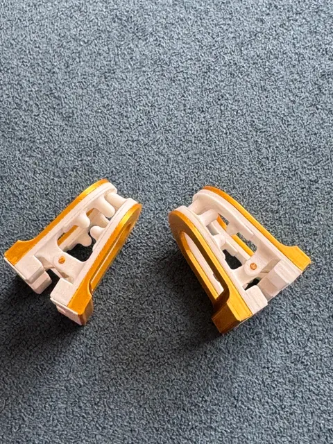 Flat Magnetic Hair Clip (No more head-bumps!) — Image 4 of 9