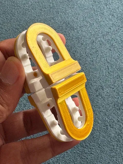 Flat Magnetic Hair Clip (No more head-bumps!) — Image 3 of 9