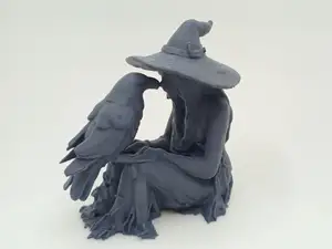Hexe mit Rabe – Magie in Figur