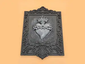 Sacred Heart Relief – Ornamentales Wandbild
