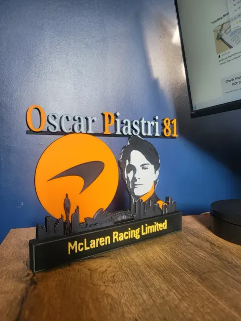 Mclaren f1 Racing Oscar piastri with skyline — Фото 4 из 4