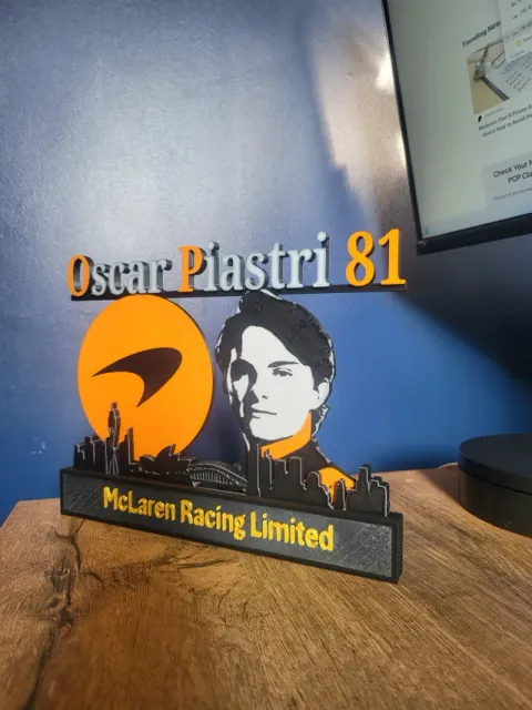 Mclaren f1 Racing Oscar piastri with skyline — Фото 3 из 4