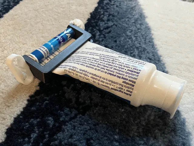 Toothpaste Squeezer V4 — Image 3 of 11
