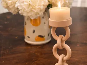 Chain Candle Stand – Decor Accent