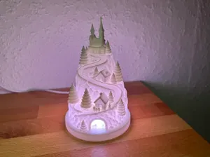 Winter/Märchen-Berg mit Schloss