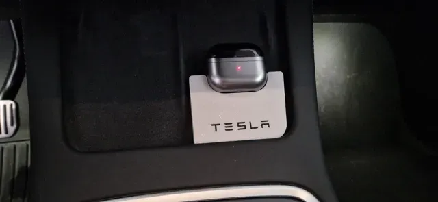 Buds 3 Pro charging holder for Tesla Model 3/Y — Фото 2 из 6