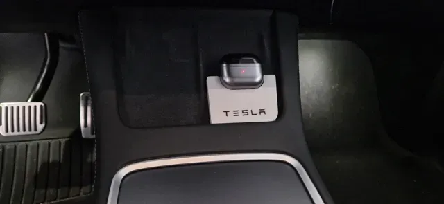Buds 3 Pro charging holder for Tesla Model 3/Y — Фото 3 из 6