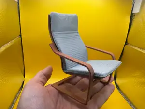 Poltrona in miniatura per casa delle bambole