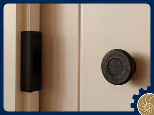 Sliding door frame protecting thingy