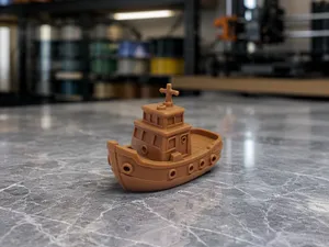 Kompakter Hafenschlepper mit Steuerhaus und Deck