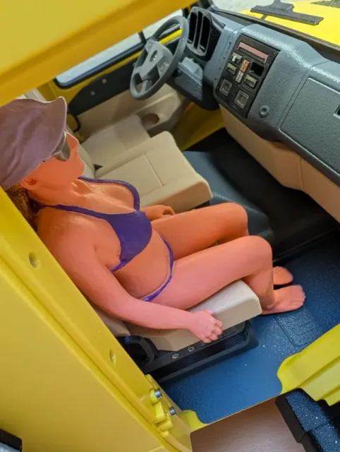 Beach Edition Mog" Co-Pilot – Figure for Unimog — Фото 8 из 8