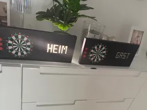 Beleuchtetes Dart Schild mit Heim und Gast