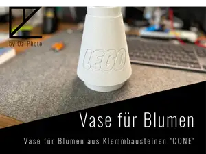Vase für Blumen aus Klemmbausteinen. CONE