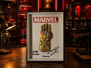 Marvel - Thanos Infinity Gauntlet display