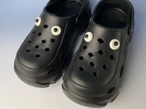洞洞鞋眼睛