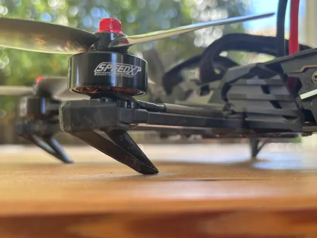 Raised shock absorbing legs for the Vapor d5