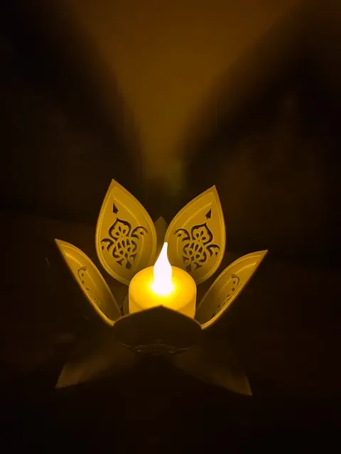 Lotus Flower - Tealight LED Candle Holder — Фото 3 из 6