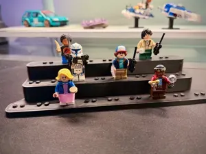 BRICK MINIFIG/ MINIFIGURE DISPLAY STAND W/ STORAGE