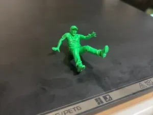 diorama miniature - falling man