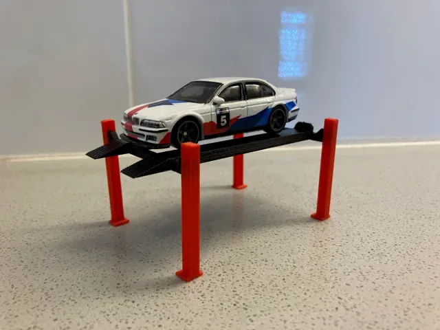 Diecast 1:64 Scale 4-Post Lift Display (No glue) — Фото 2 из 6