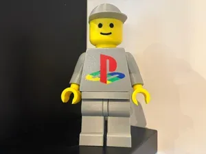 Brickman Playstation Retro 20cm Figur 500%
