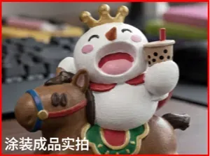 2026马年限定：蜜雪冰城雪王“马上有奶茶”Q萌手办，桌面解压摆件